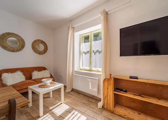 Les Marronniers Apartment *