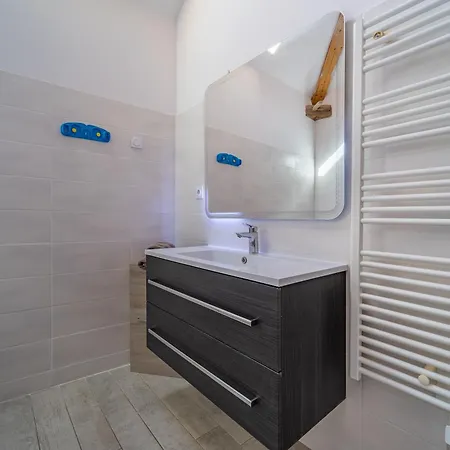 Cosy Room's Frontonas